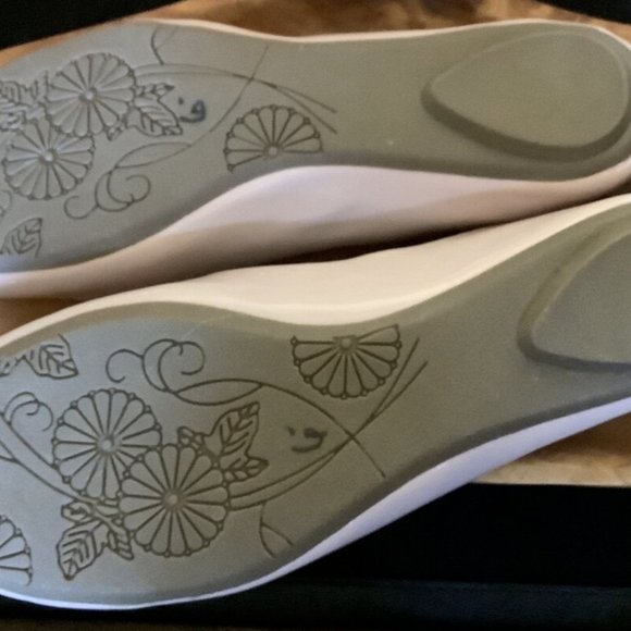 Steve Madden P-Heaven Size 7M Taupe Beige Cream Ballet Flats - Picture 4 of 5